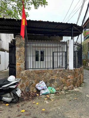 Nhà cấp 4 - 2 phòng ngủ - dt hơn 100m2