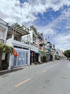Nhỉnh 8 tỷ - mặt tiền kinh doanh 4x18m cạnh đầm sen, tô hiệu