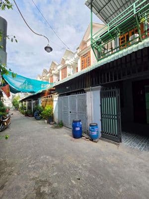 Nhà lầu gần bệnh viện dĩ an