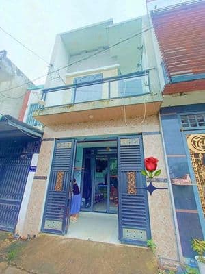 Nhà mới xây Cần bán gấp trong tháng vì kẹt tiền Vị trí : nhà gần chợ