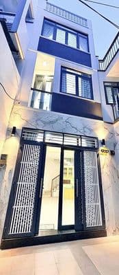 Nhà Lạc Long Quân, quận 11, hẻm ô tô, 37m², ở ngay, chỉ 5,7 tỉ