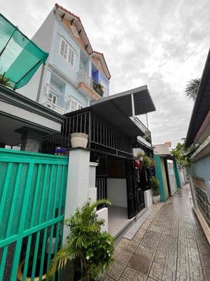 Nhà 3 tầng sổ hồng 2,1 tỷ hẻm xe hơi 5 bước chân tại Nguyễn Bình Nhà B