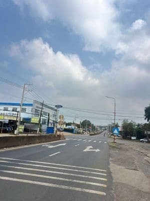 1 Xẹc Lê Hồng Phong , Gần Tượng Đài Long Khánh