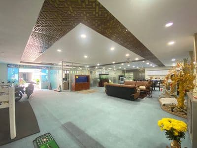 Ngang 22m - sàn sử dụng hơn 300m2 - 262 cách mạng tháng tám, quận 10.