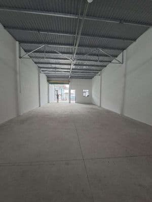 Kho mới sạch sẽ 200m2 gần quốc lộ 1a 16tr