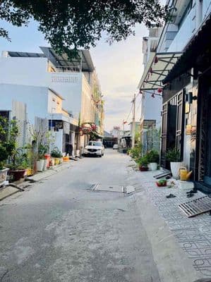 Nhà đẹp 4 tầng giá tốt xe hơi qua lại tại Huỳnh Tấn Phát Nhà Bè