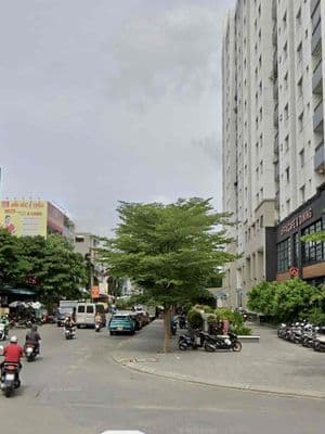 2000m2. mb NHÀ HÀNG sân vườn. Gần chung cư. đông đúc