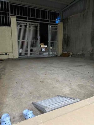 Cho thuê nhà hẻm xe hơi lê văn lương ở liền có sân