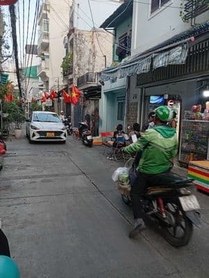 Hẻm xe hơi cách mạng tháng 8 thông ra lê bình – 2 tầng hơn 5 tỷ