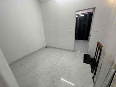 Cho thuê nhà nguyên căn phúc lợi long biên dt 40m2x3t giá 6tr