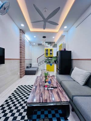 Hẻm xe hơi - nhà đẹp 4 tầng - khu vip lạc long quân - 37m2 sổ vuông