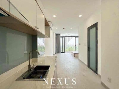 Studio 35m2 ban công riêng siêu bự trên trục đường lớn cv làng hoa