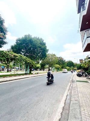 Bán nhà đẹp - bình tân,2 tầng,2pn,tặng nội thất . giá nhỉnh 5 tỷ