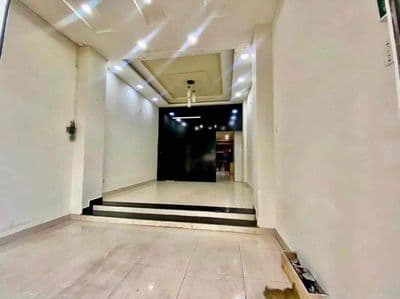 Nhà thuê nguyên căn Mặt tiền Phạm Thế Hiển P5, DT: 4x12m, 3 tầng