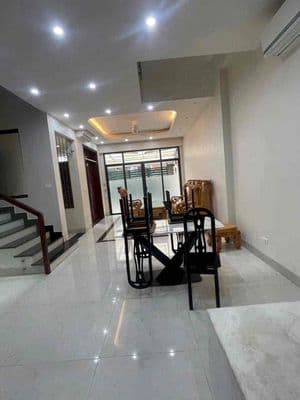 nhà đẹp 6 phòng ngủ ngõ ô tô vào ở luôn