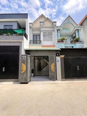 Nhà lầu đường xe hơi gần ubnd phường Tân Đông Hiệp