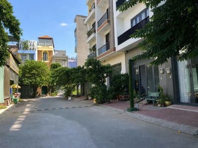 BÁN NHÀ đường Đặng Thùy Trâm, DT:4x18m. Trệt 2 lầu ST. Gần ĐH Văn lang