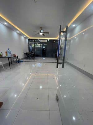 Mbkd vị trí quá đẹp mặt tiền thích quảng đức