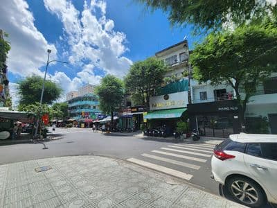 Bán gấp nhà MT 173 Sư Vạn hạn,Q10.DT:157m2,KC 4 tầng(nhà nở hậu)