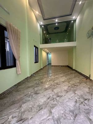 Nhà 2 tầng trống suốt đẹp hợp kd mặt tiền lê thị hồng gấm