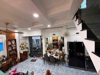 Bán nhà đẹp 3 phòng ngủ Đ Bình Đông P14. Q8