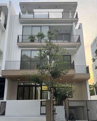 Siêu phẩm mt cù lao_q.pn_8x18m_hầm trệt 3 lầu, thang máy.