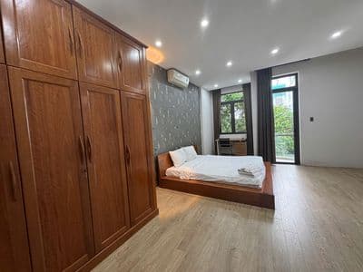 Cho thuê nhà 4 tầng 7PN- 2MT Cao Bá Quát, Ngay Cầu Rồng, Cầu Tình Yêu