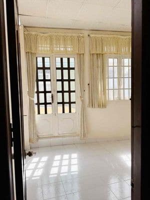 Nhà nguyên căn. 3 tầng. 2PN.2WC. Hình và Video thật 100%.
