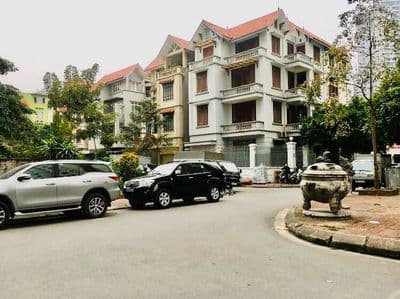 Bán Liền kề sân vườn 110m² mặt tiền 6.8m, Cầu Giấy, Hà Nội