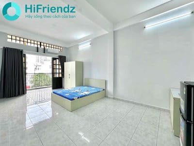 Phòng ban công 40m2 - full nội thất - ngã tư phú nhuận
