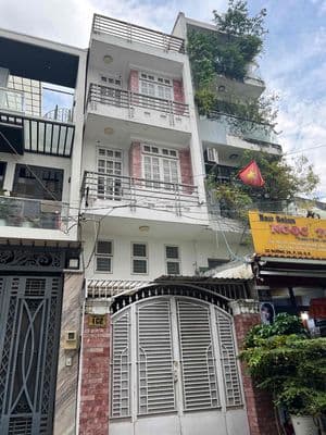 Nhà mặt tiền sát chợ Hồ Trọng Quý