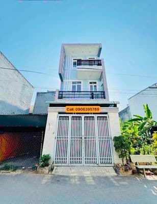 Bán nhà 3 tầng 4PN, Q9, giá 4.8 tỷ, ô tô đỗ cửa