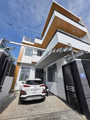 Nhà Phú Mỹ 1 trệt 2 lầu 4PN 3WC sân ô tô 7 chỗ