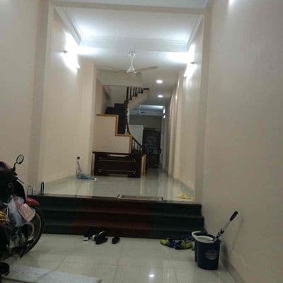 Cho thuê nhà diện tích 60m2, 5 tầng, an ninh tốt. Ô tô đỗ cửa.