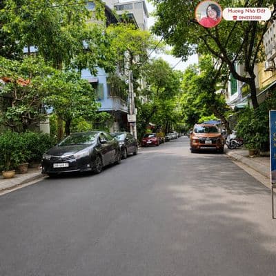 Nhà bán Hoàng Quốc Việt, 74m2, 2 thoáng, ô tô tránh, kinh doanh