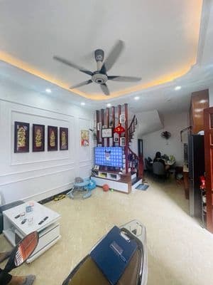 Nhà Lô Góc 5 Tầng Gần Tái Định Cư Tu Hoàng