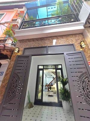 Bán căn hộ 42m² Linh Đàm, full nội thất, oto gần, 9.8 tỷ