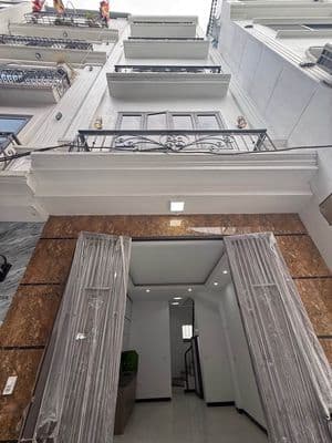 Bán nhà 5 tầng thang máy ô tô gần