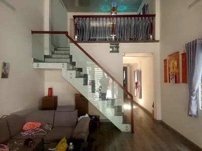 Nhà gác đúc đẹp giá rẻ kẹp đường hông 3 mặt thoáng