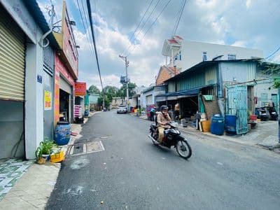 Nhà mặt phố kinh doanh Nguyễn Thị Chạy, Dĩ An, 100m2, giá 4.x tỷ