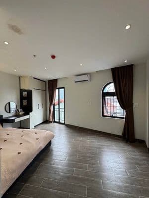 Nhà Full Nội Thất Xịn, Ô Tô Đỗ Cửa