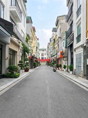 Bán nhà 30m2 x 5 tầng, Hai Bà Trưng, ô tô sát nhà