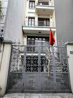 Cho thuê nhà 22, ngách 28/34, khu tập thể 28B Điện Biên Phủ.