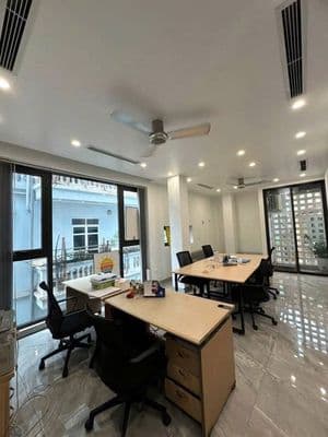 Cho thuê văn phòng Hồ Tây, Lạc Long Quân, 100m2, có sẵn nội thất
