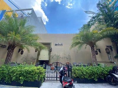 Cho thuê mặt bằng mt cô bắc q1, 300m, chỉ 135tr
