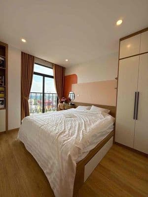 căn hộ dịch vụ dạng 1 phòng ngủ ban công full nội thất ngay trung tâm