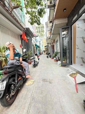 2.7tỷ - NHÀ NHỎ XINH 3 TẦNG HẺM 4M Quận 10 giáp Quận 3