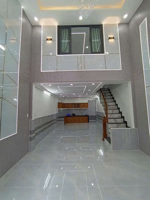nhà mới như hình kế bên trường nguyễn hiền, 2pn 2wc ,di gv gần