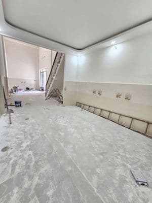 nhà mới sơn sữa dt rộng hợp ở,vp,onlie.2pn 2wc có 1 máy lạnh