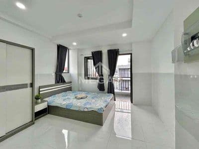 Studio ban công 30m2 đầy đủ tiện nghi ngay đại học ueh - quận 10